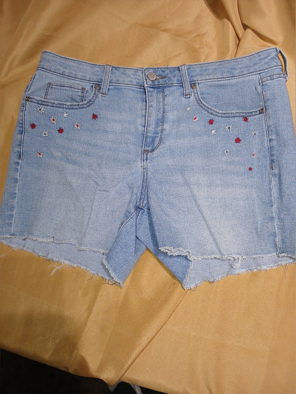 Sonoma Women's Light Blue Embroidered Denim Shorts  Distressed Pockets 12